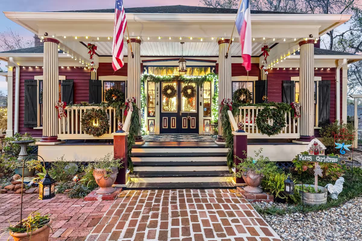 Candlelight Tour at Steamboat Inn
